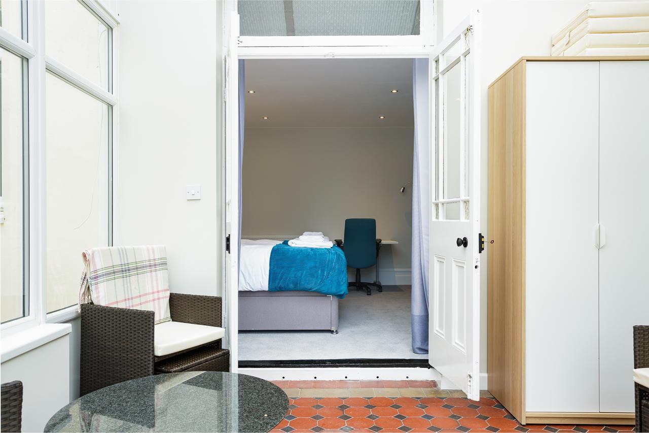 Stopover At Orchard Garden Apartment With Great Outdoor Space Portsmouth Buitenkant foto